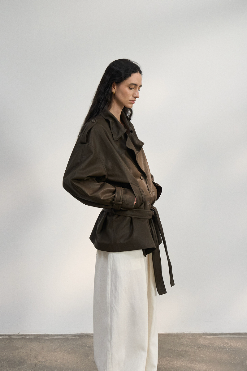 Over short leather trench coat / dark brown