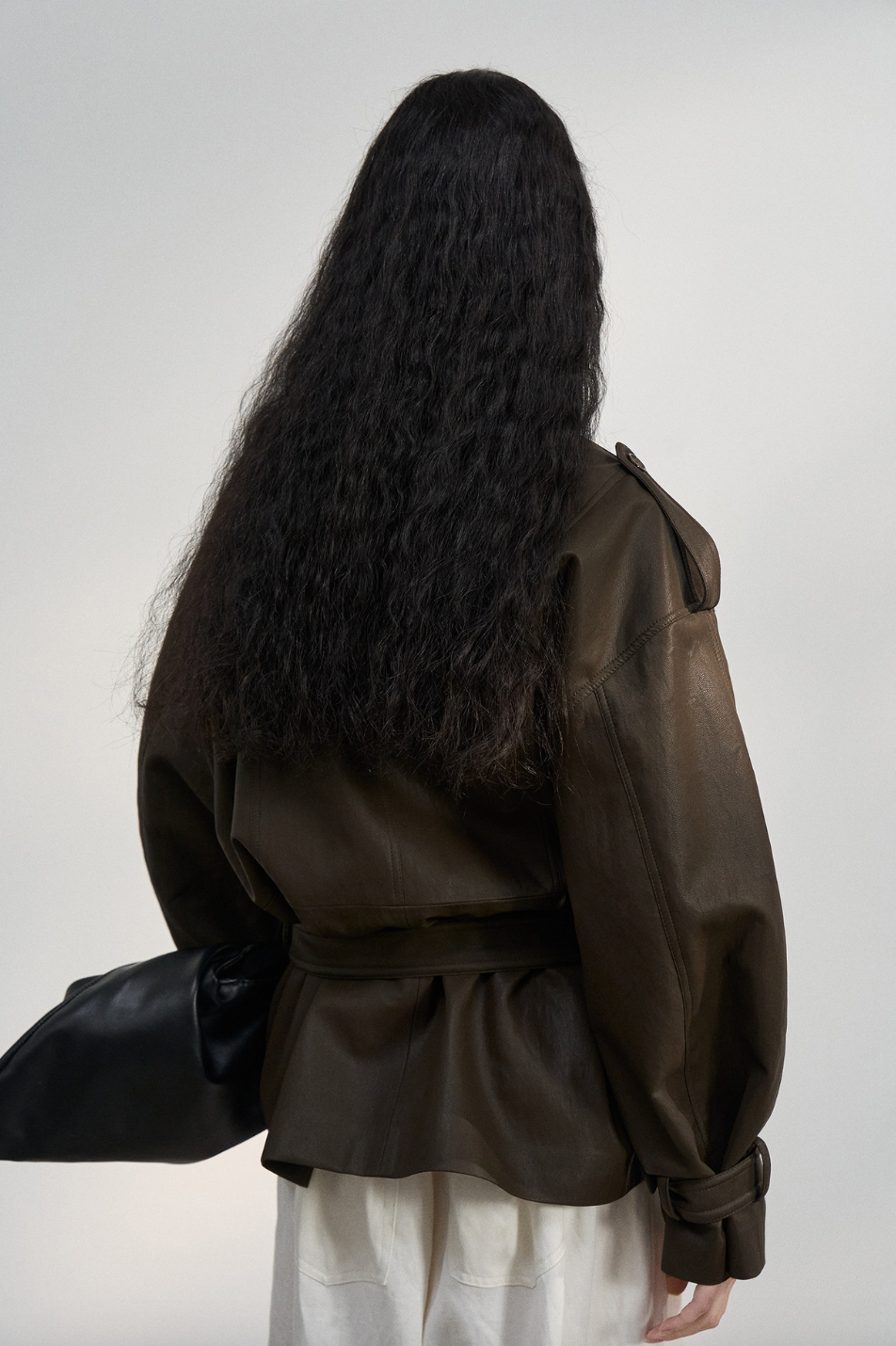 Over short leather trench coat / dark brown