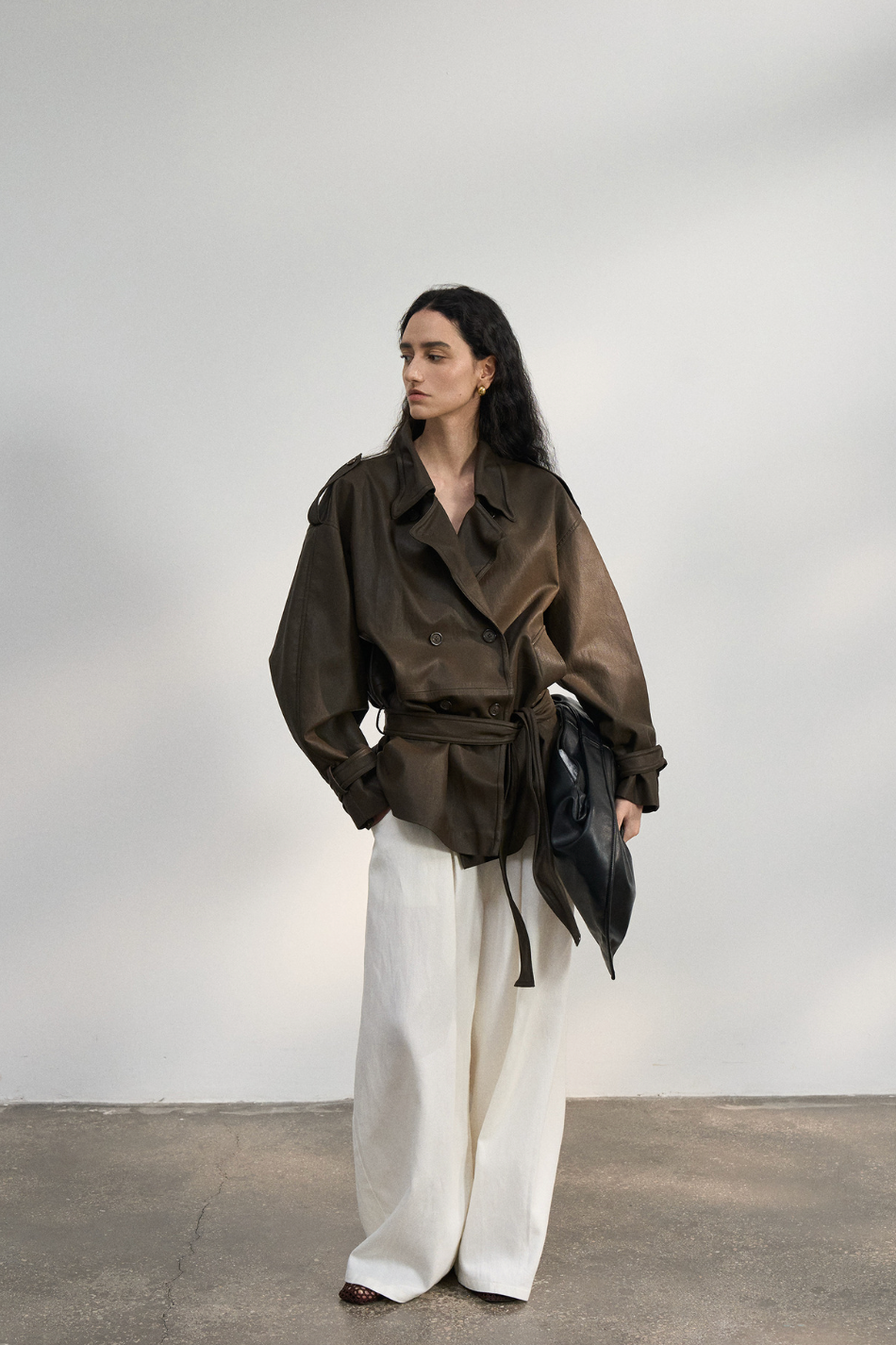 Over short leather trench coat / dark brown
