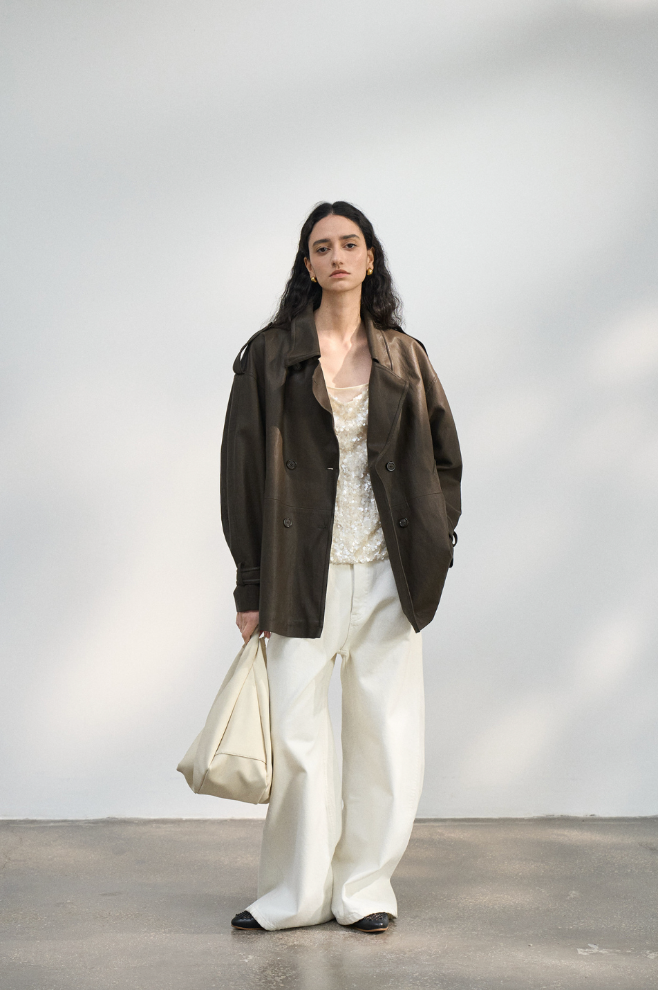 Over short leather trench coat / dark brown