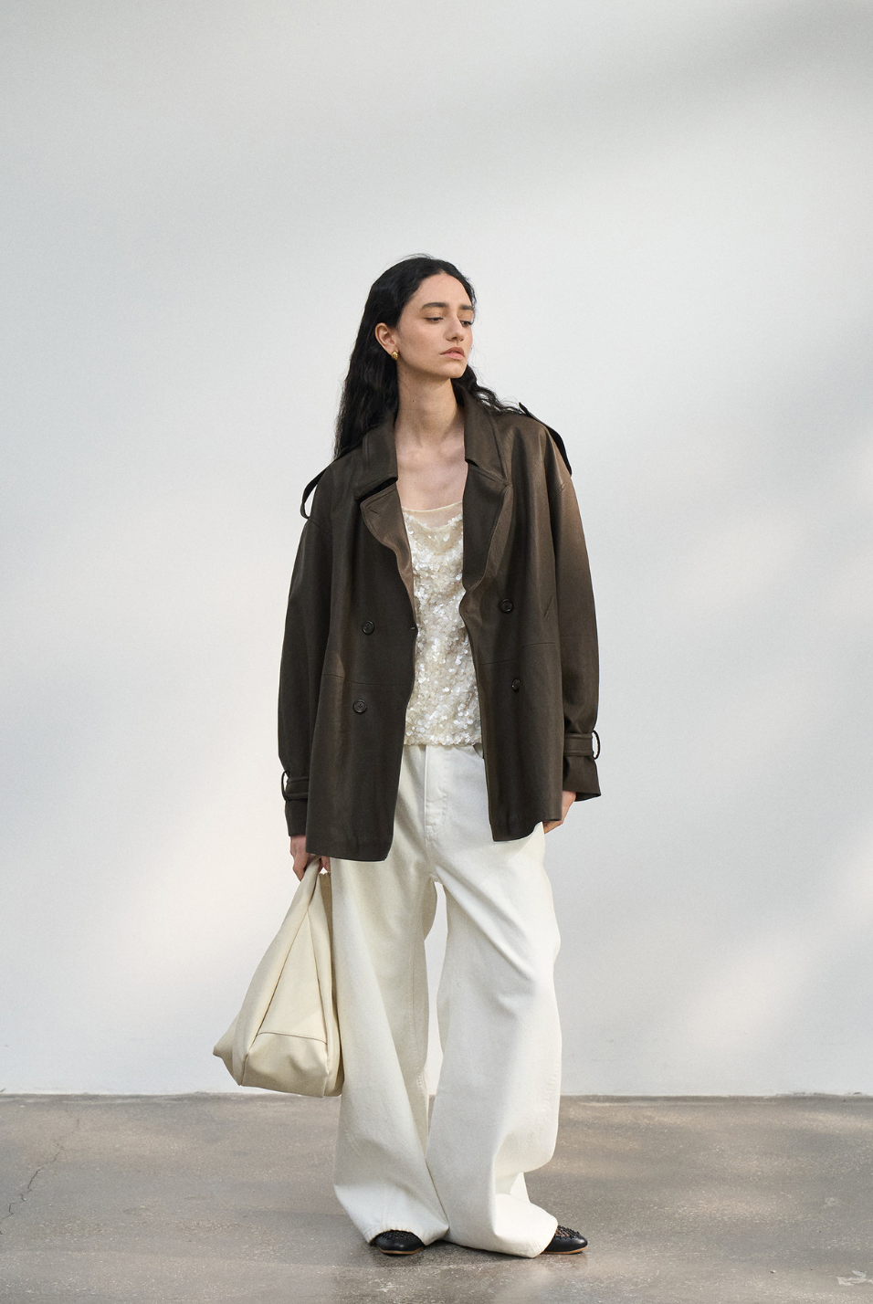 Over short leather trench coat / dark brown