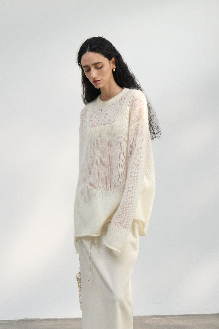 Airy sheer knit tops / white
