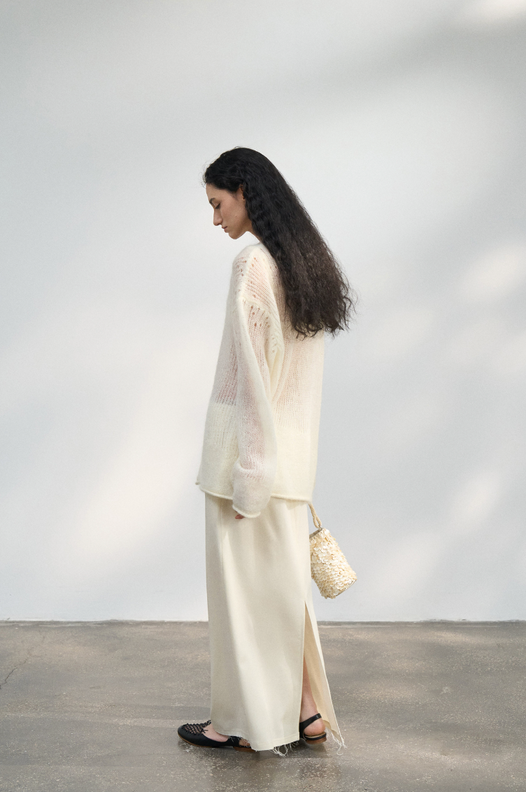 Airy sheer knit tops / white