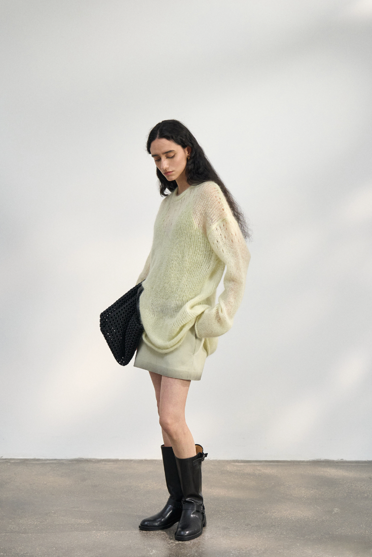 Airy sheer knit tops / light green
