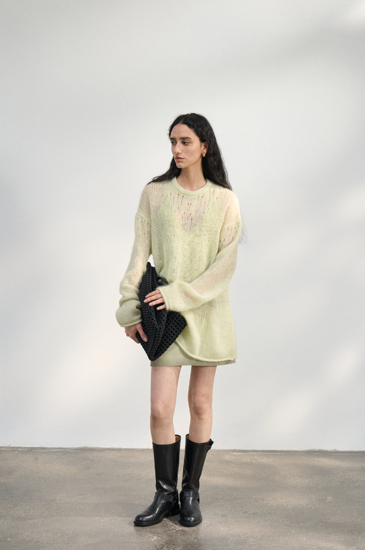 Airy sheer knit tops / light green