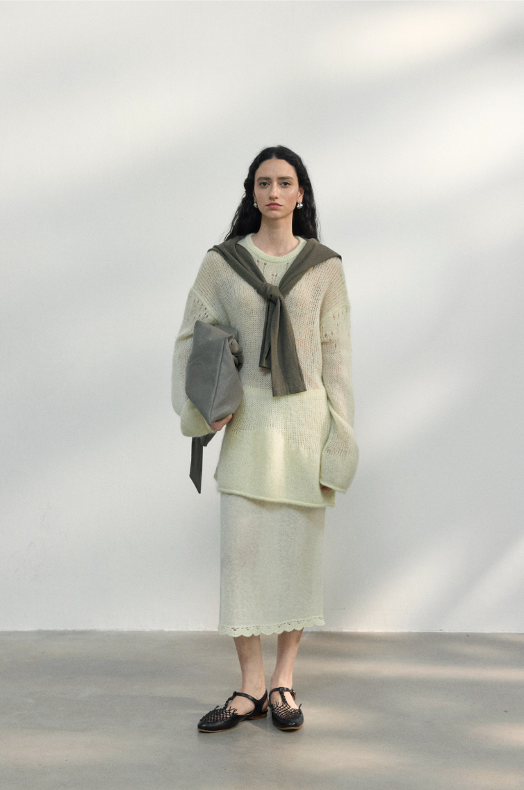 Airy sheer knit tops / light green