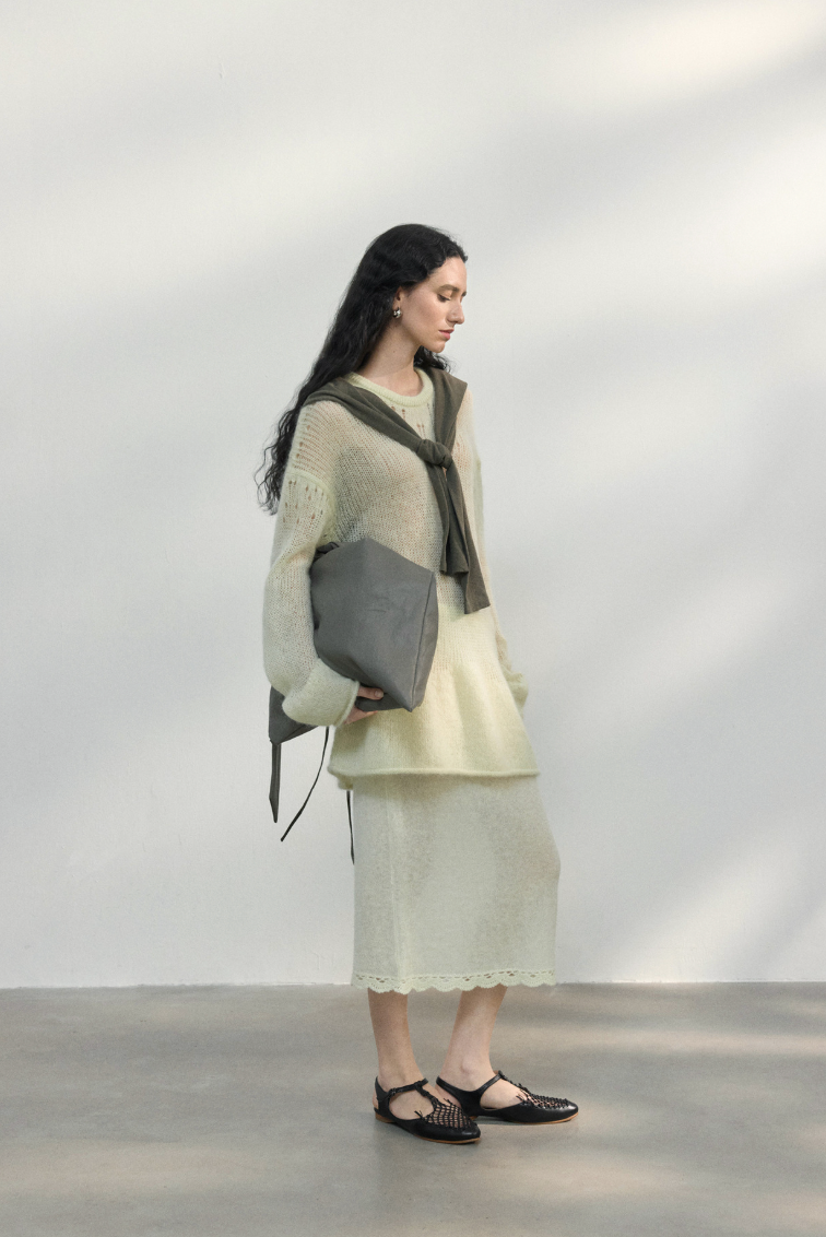 Airy sheer knit tops / light green