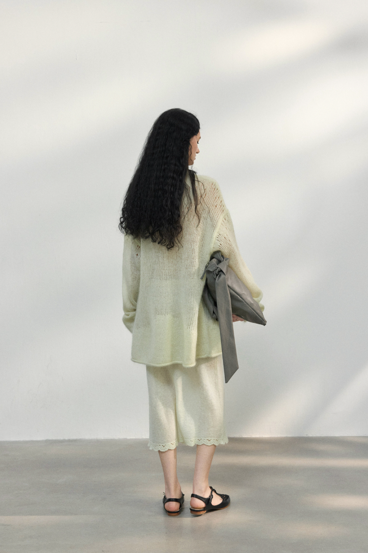 Airy sheer knit tops / light green