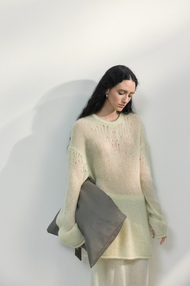 Airy sheer knit tops / light green