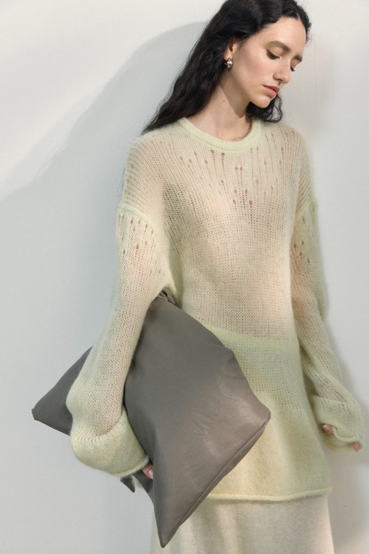 Airy sheer knit tops / light green