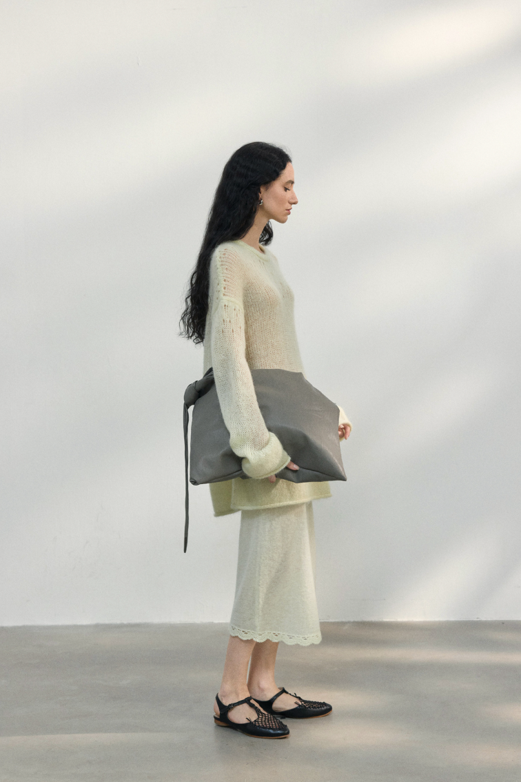 Airy sheer knit tops / light green