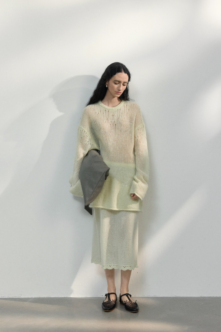 Airy sheer knit tops / light green