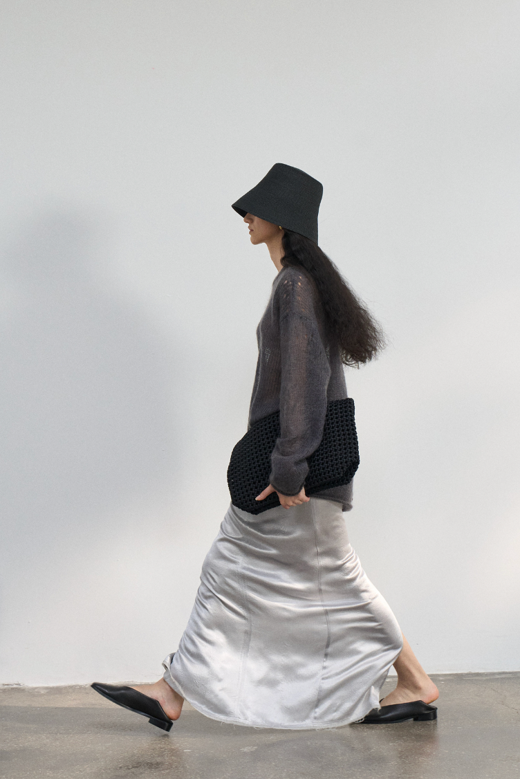 Airy sheer knit tops / charcoal