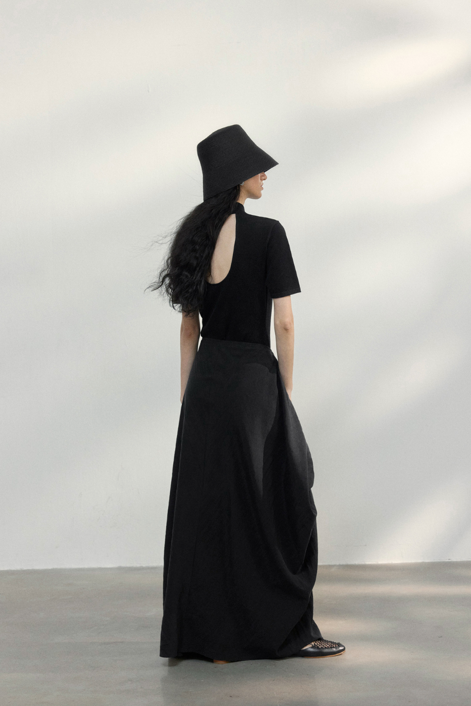 Back open half sleeve knit top / black
