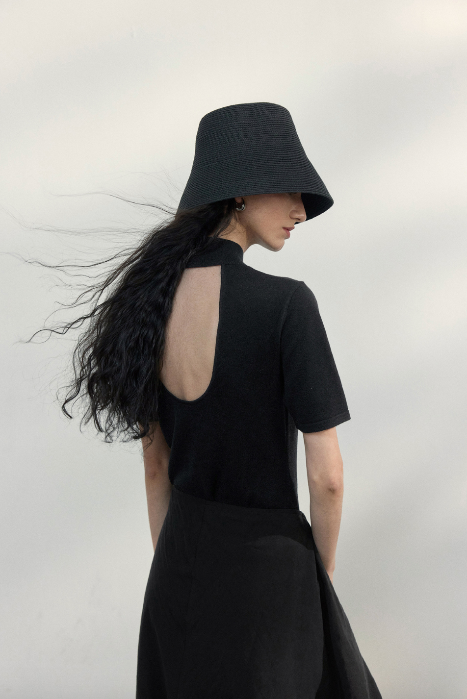 Back open half sleeve knit top / black