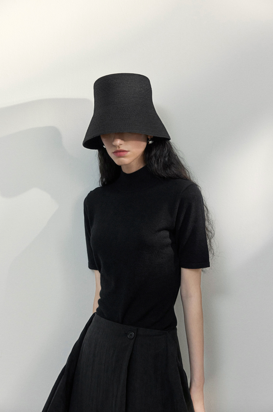 Back open half sleeve knit top / black