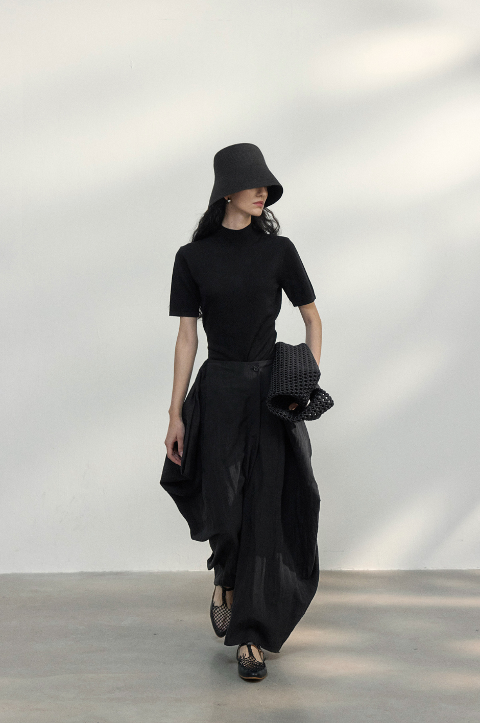 Back open half sleeve knit top / black