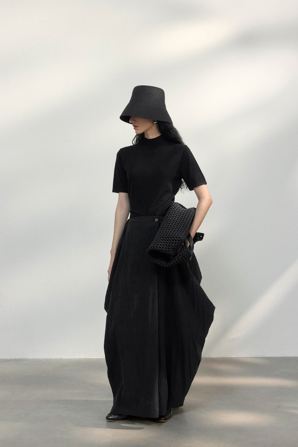 Back open half sleeve knit top / black