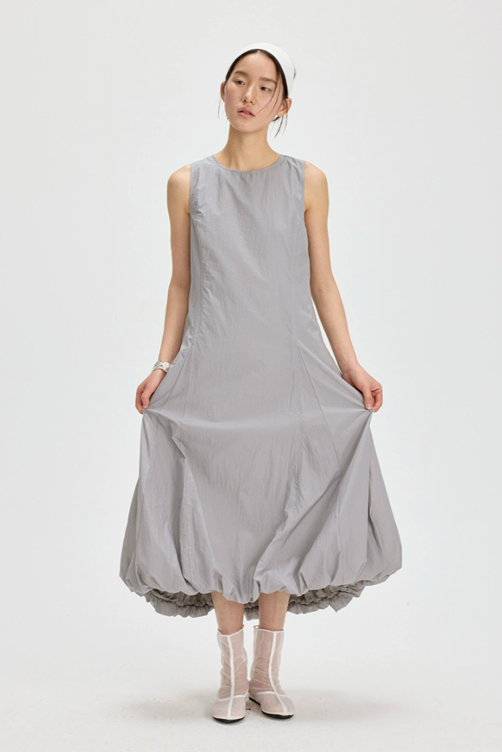 Balloon silhouette sleeveless dress / white