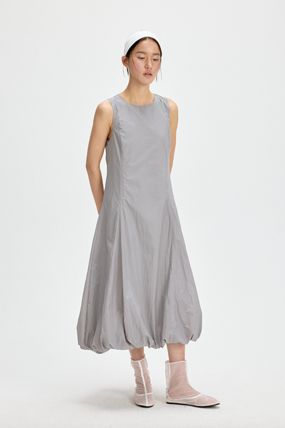 Balloon silhouette sleeveless dress / light gray