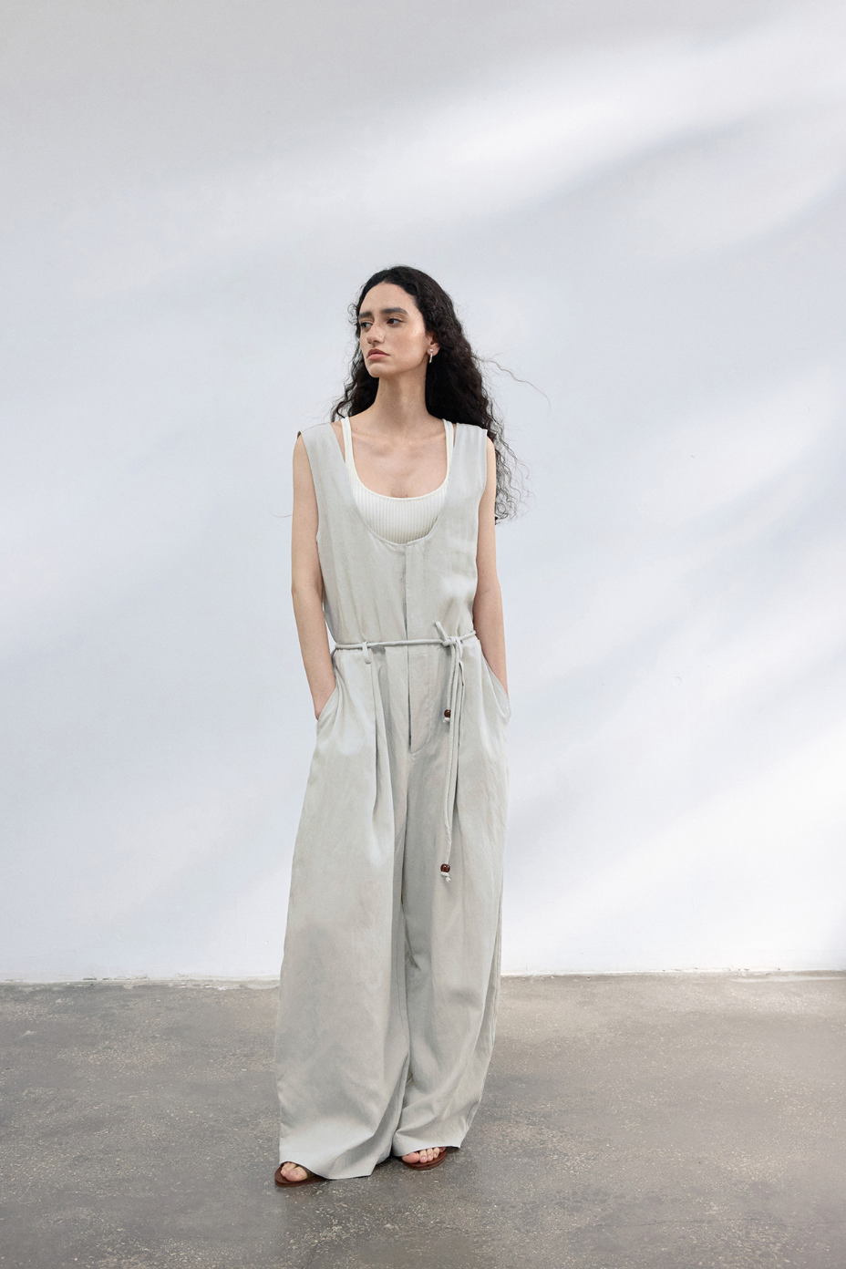 Relaxed linen-blend jumpsuit / light gray