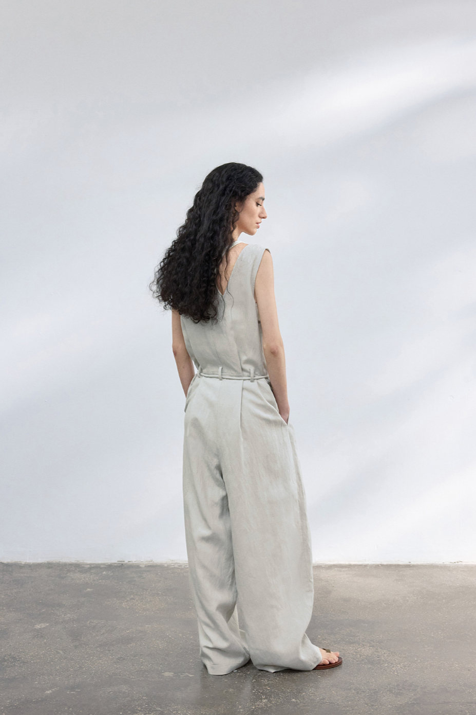 Relaxed linen-blend jumpsuit / light gray