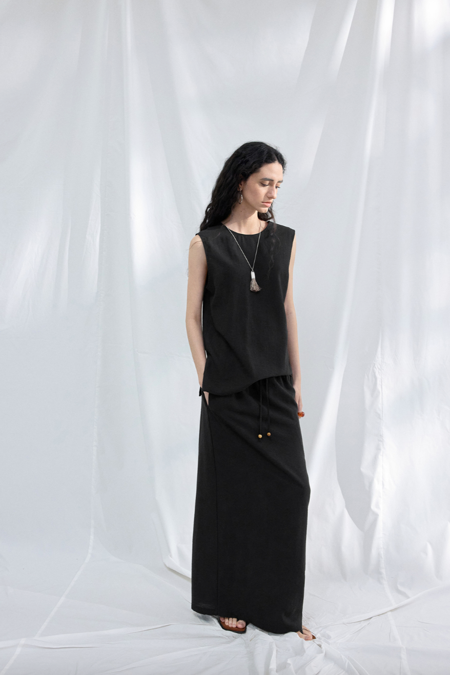 Linen-blend drawstring skirt / black