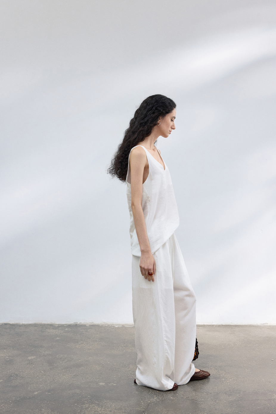 Airy drawstring wide pants / white