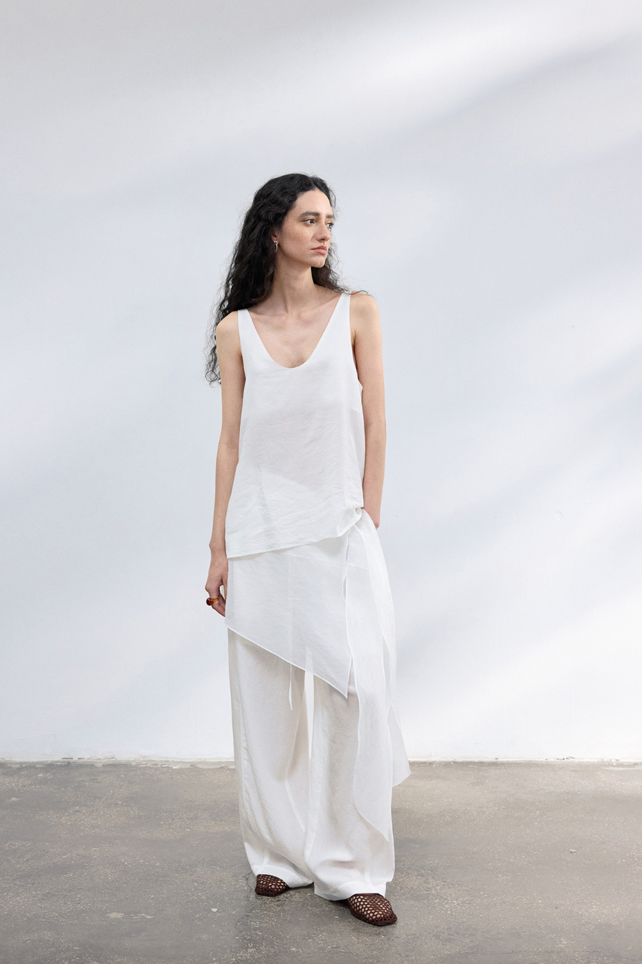 Airy drawstring wide pants / white