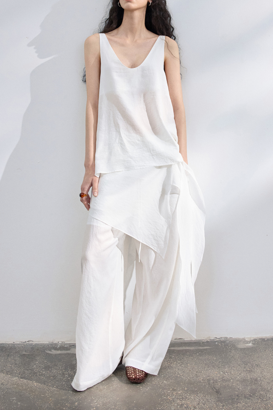 Airy drawstring wide pants / white