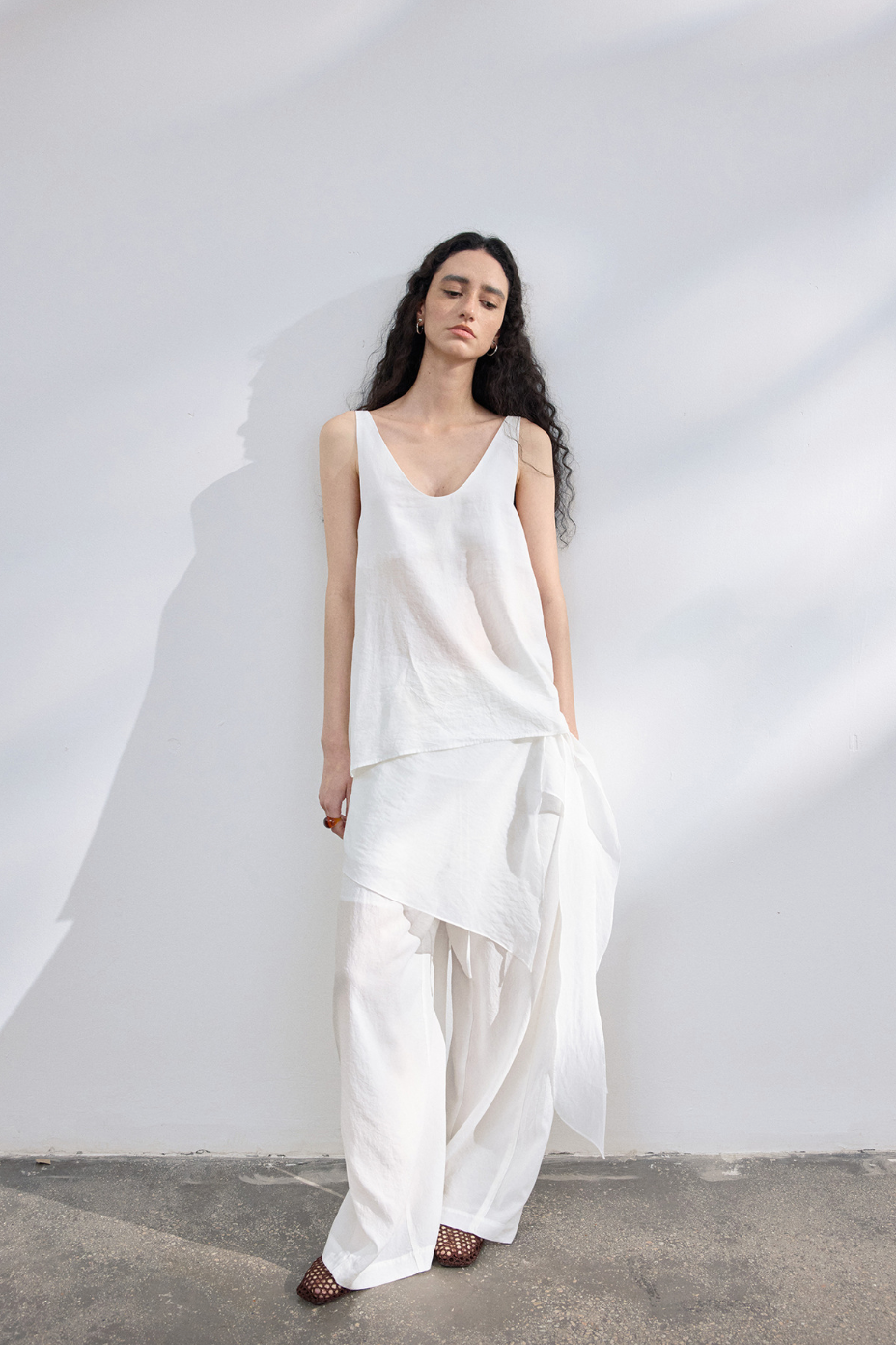 Airy drawstring wide pants / white