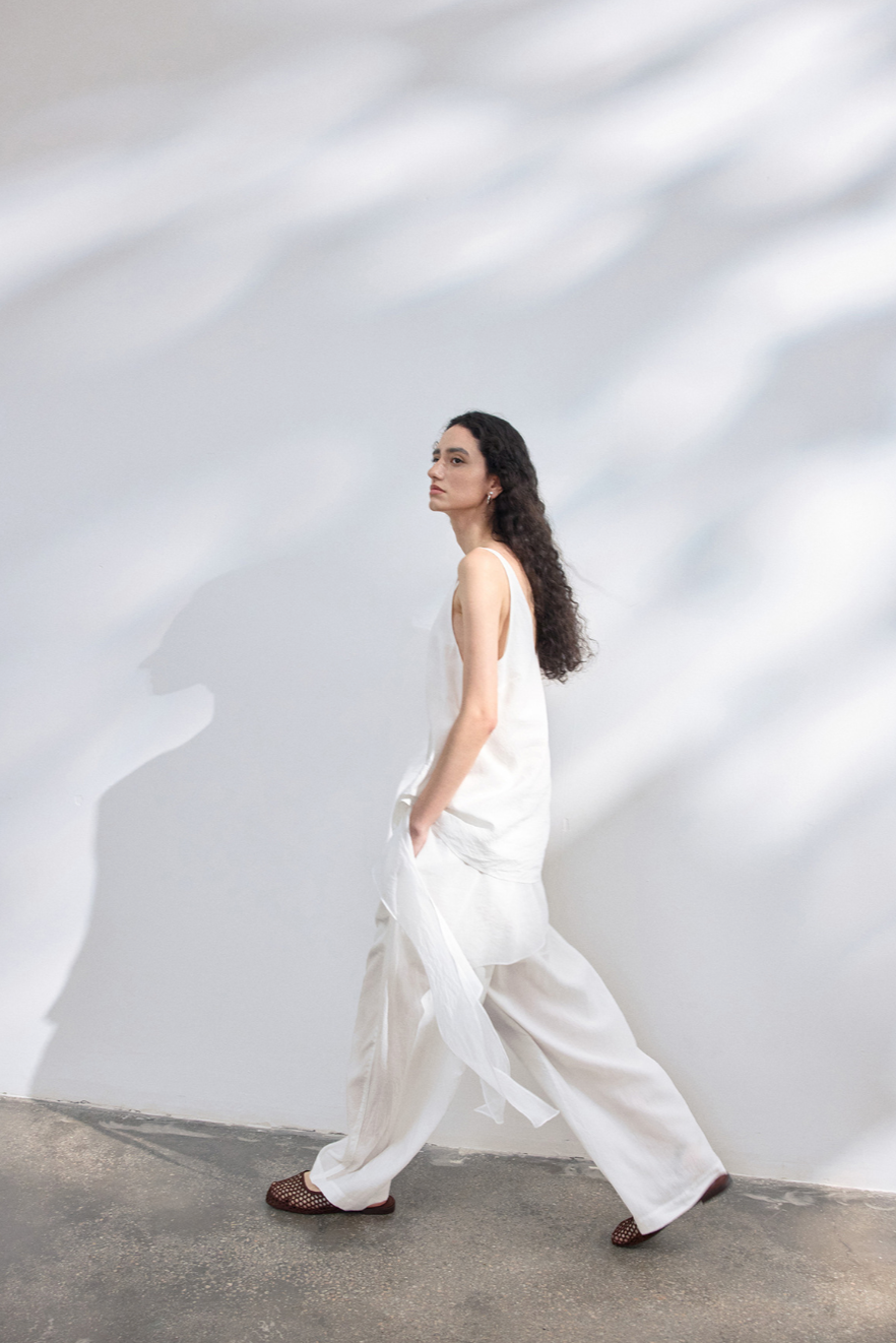 Airy drawstring wide pants / white