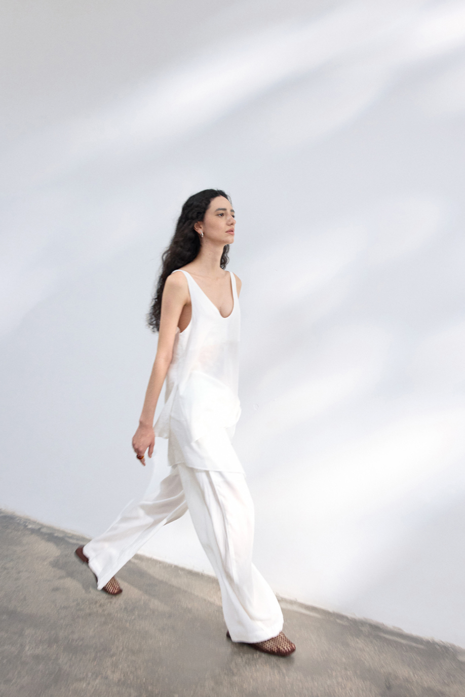 Airy drawstring wide pants / white
