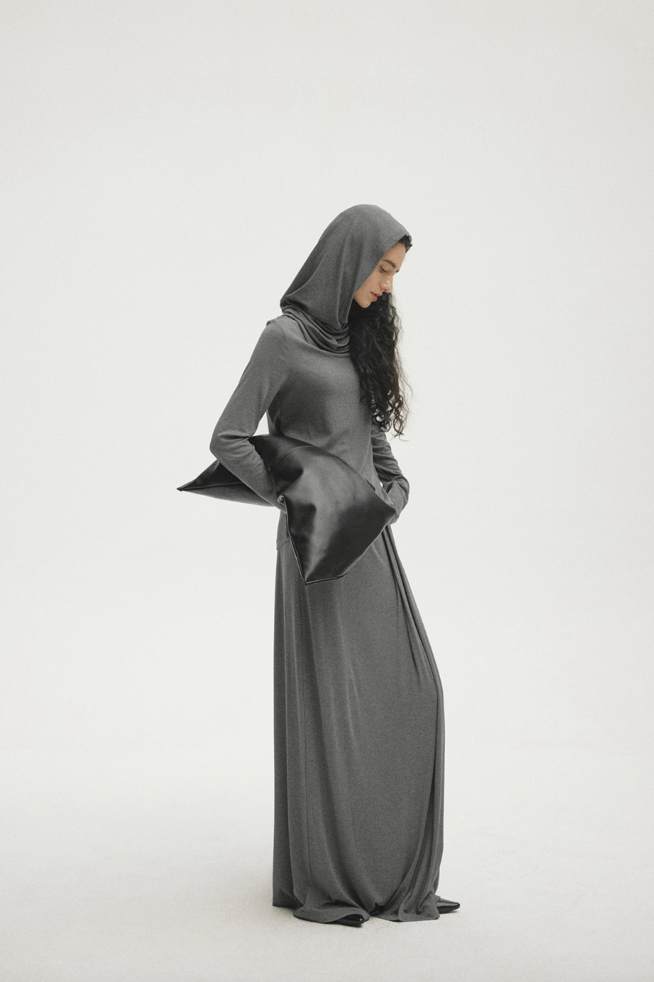 Draped fluid long skirt / gray