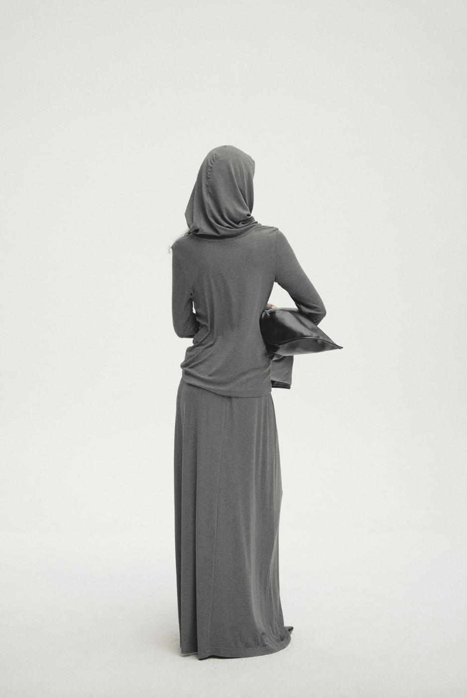 Draped fluid long skirt / gray