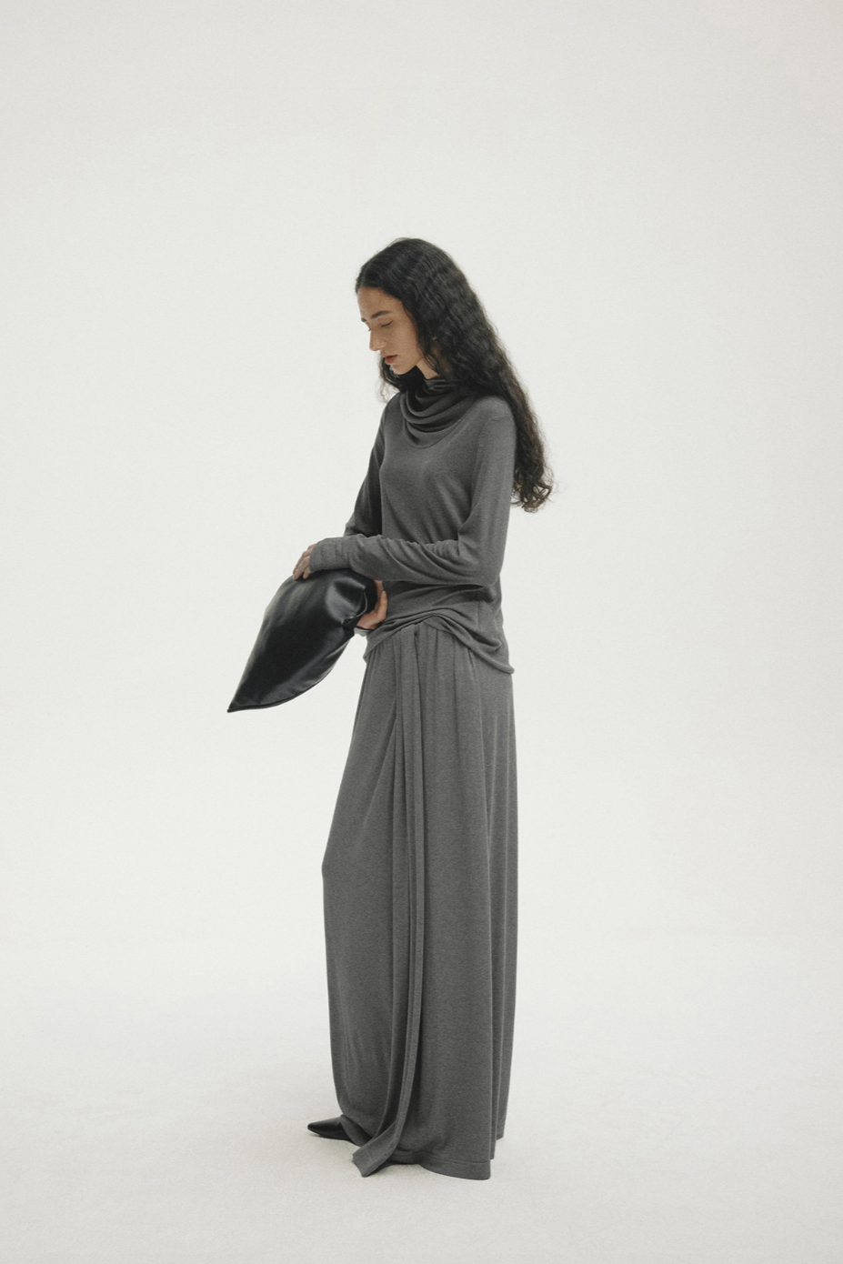 Draped fluid long skirt / gray