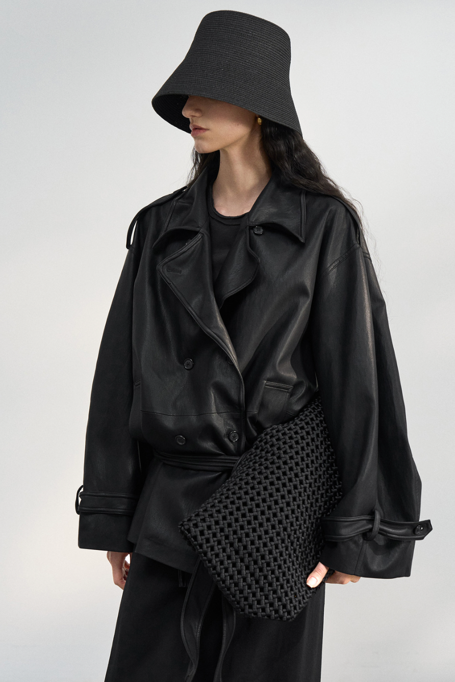 Over short leather trench coat / black