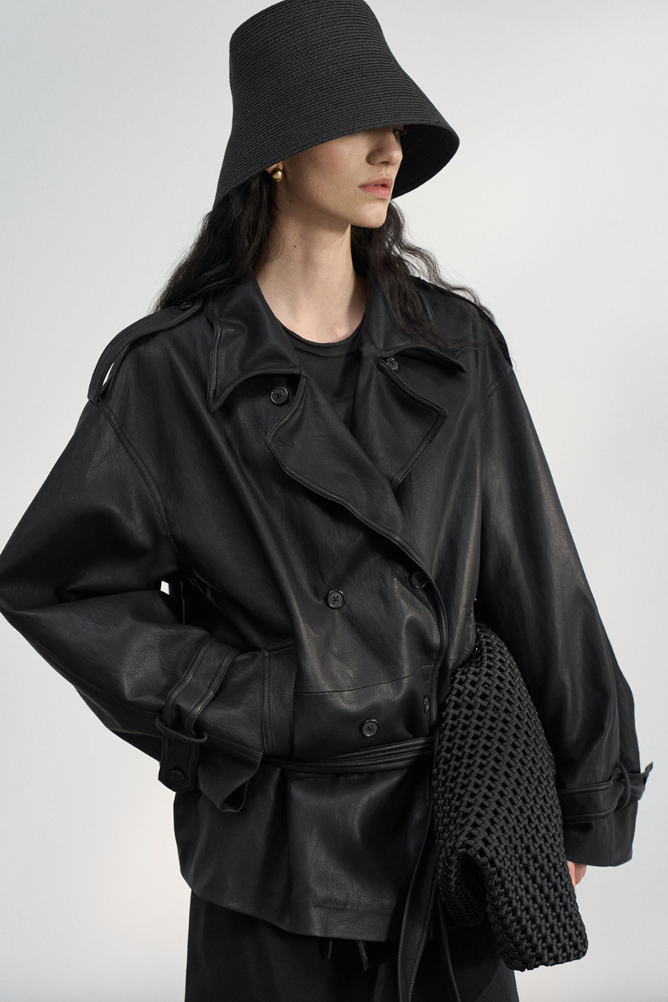 Over short leather trench coat / black