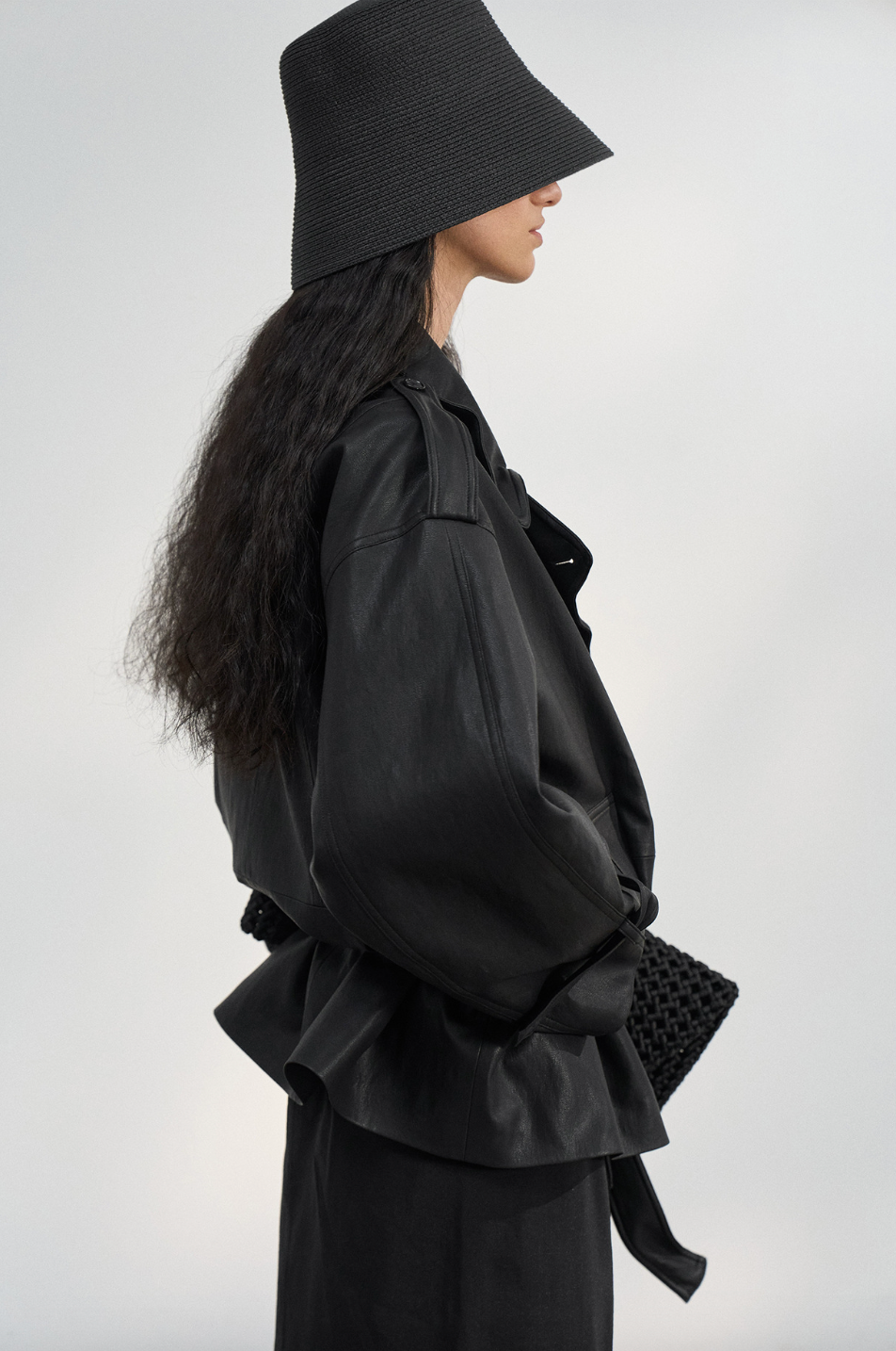 Over short leather trench coat / black