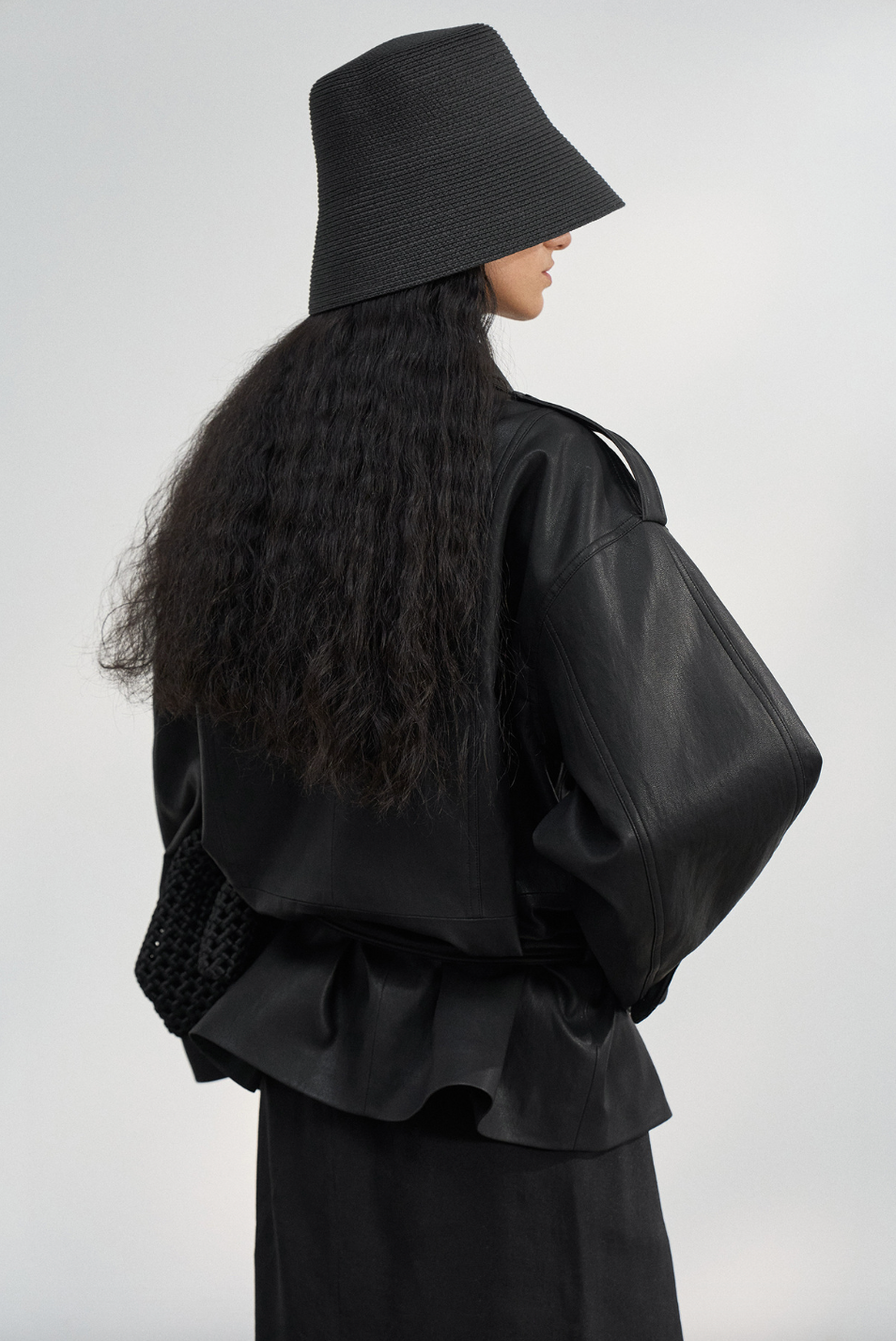 Over short leather trench coat / black