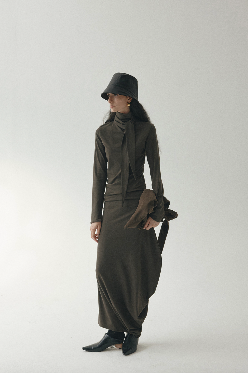 Stole collar long dress / charcoal