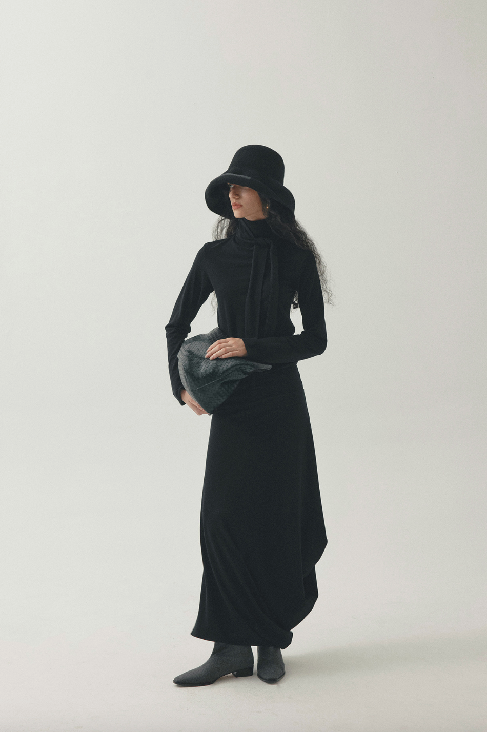 Stole collar long dress / black