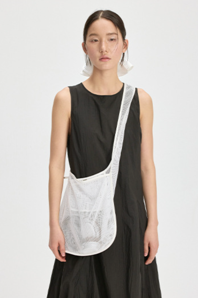 Balloon silhouette sleeveless dress / black