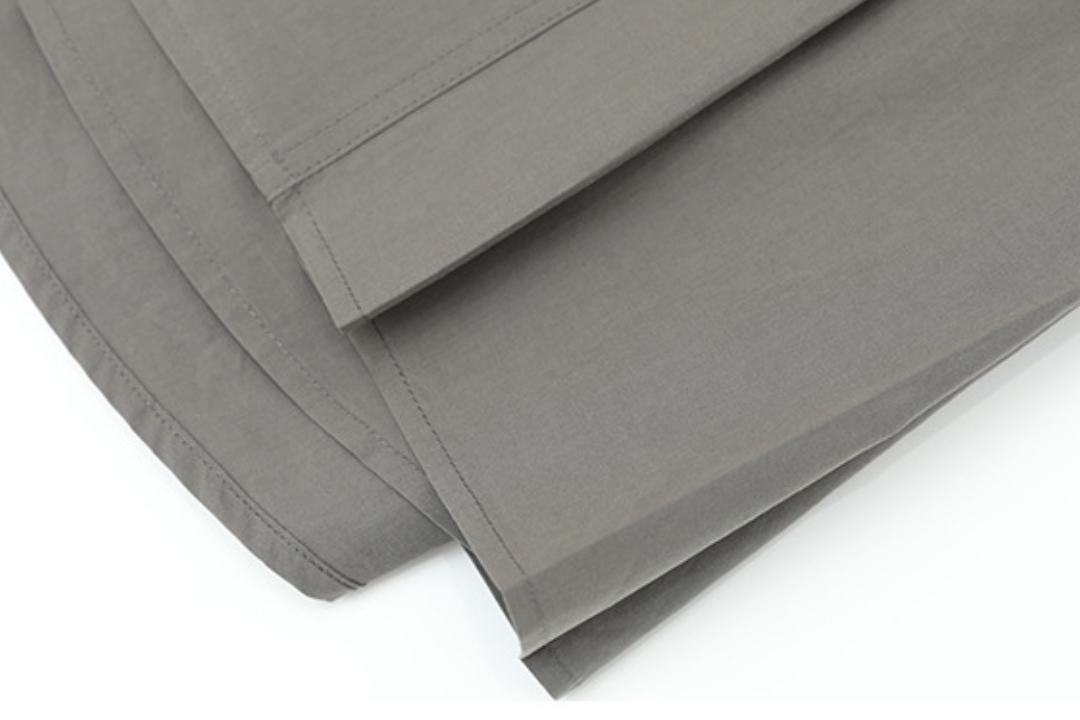 V-neck docking design shirt / gray