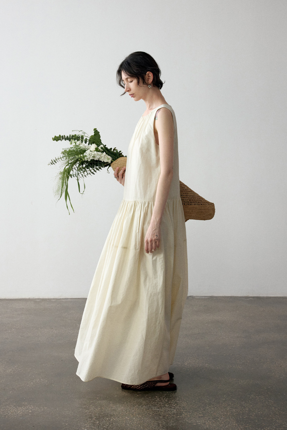 Gathered cotton-linen flare dress / ivory
