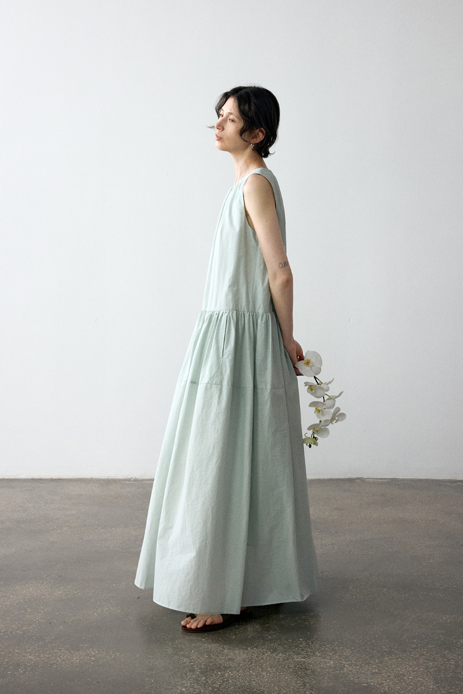 Gathered cotton-linen flare dress / light blue