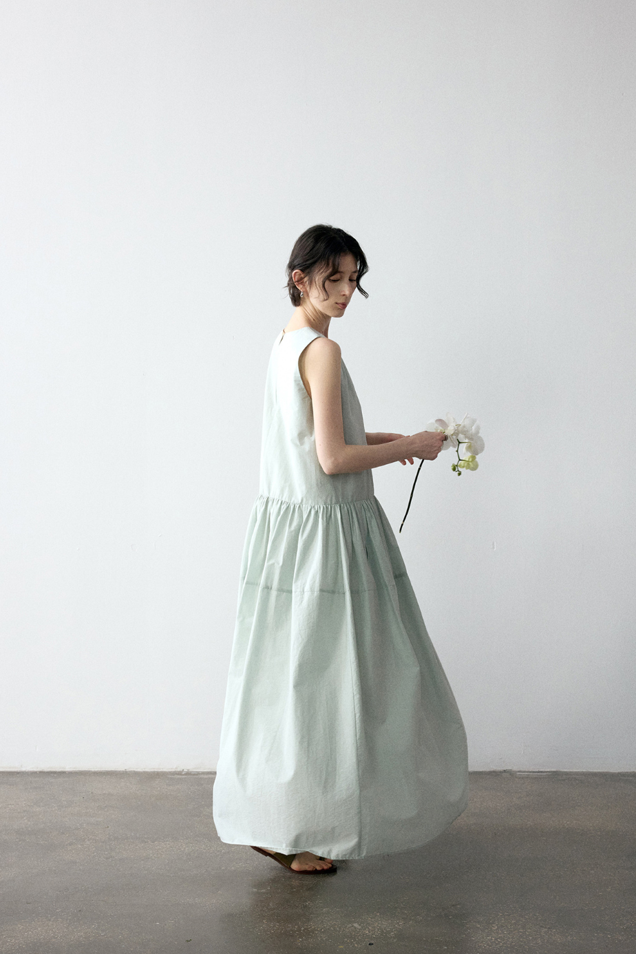 Gathered cotton-linen flare dress / light blue