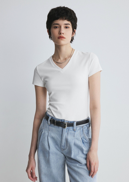 V-neck T-shirt / white