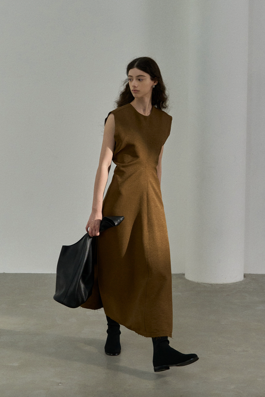 Waist shape raw edge dress / coffee