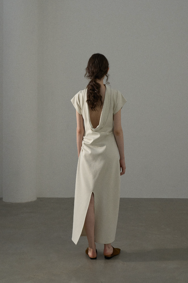 Half high collar backless dress / off white